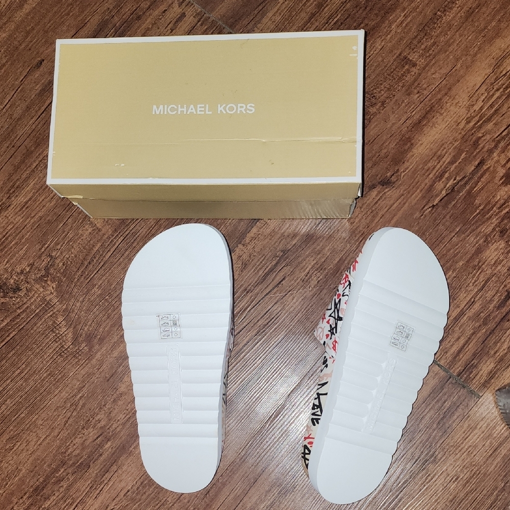 New Michael Kors Tyra Qixi Graffiti Print Optic White Slides Size 9 - Picture 12 of 16